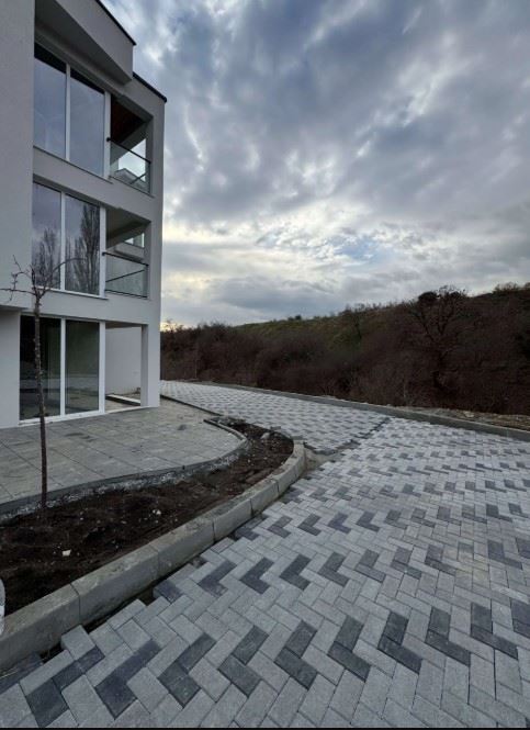 Просторно студио с морска панорама в Свети Влас – готово за завършване по ваш вкус