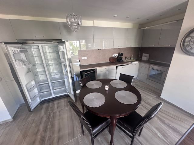 Пентхаус с панорамна морска гледка и собствен плажен достъп в Свети Влас