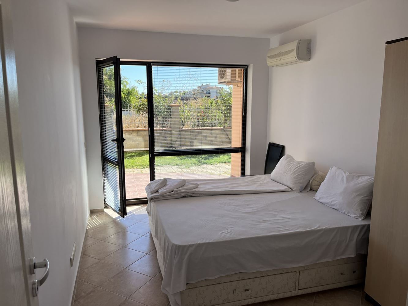 Обзаведен тристаен апартамент в комплекс в Равда, готов за нанасяне