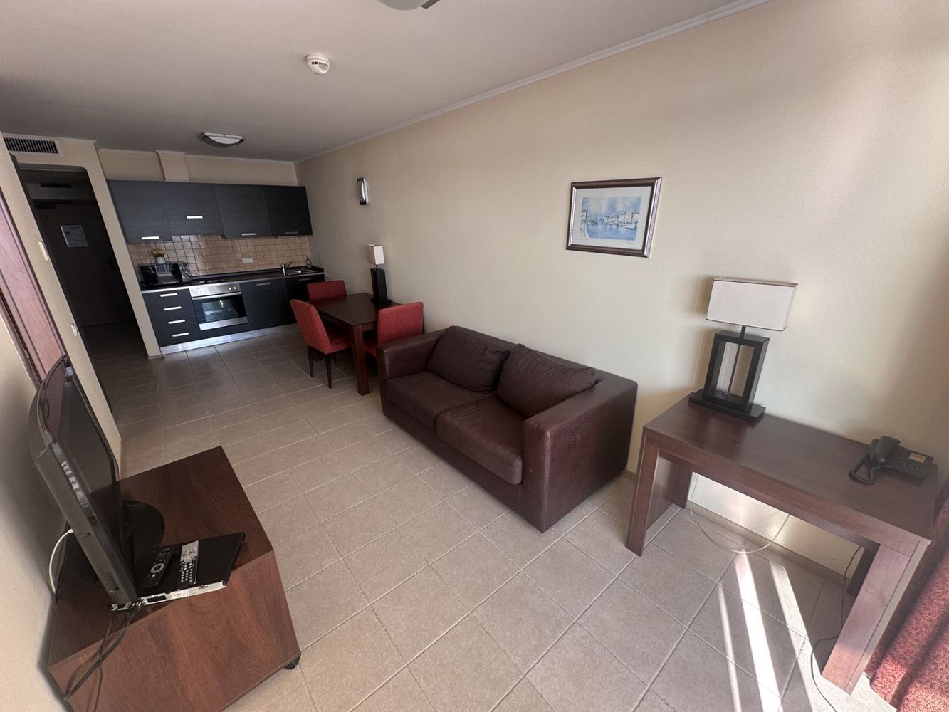 Тристаен апартамент в Поморие с фронтална морска гледка – луксозен живот на първа линия