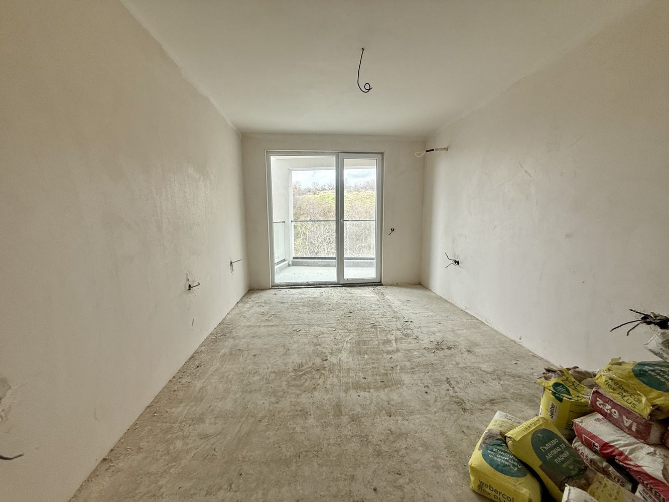 Просторно студио с морска панорама в Свети Влас – готово за завършване по ваш вкус