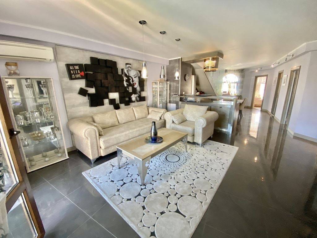 Уникален апартамент на две нива в комплекс от премиум клас в град Несебър