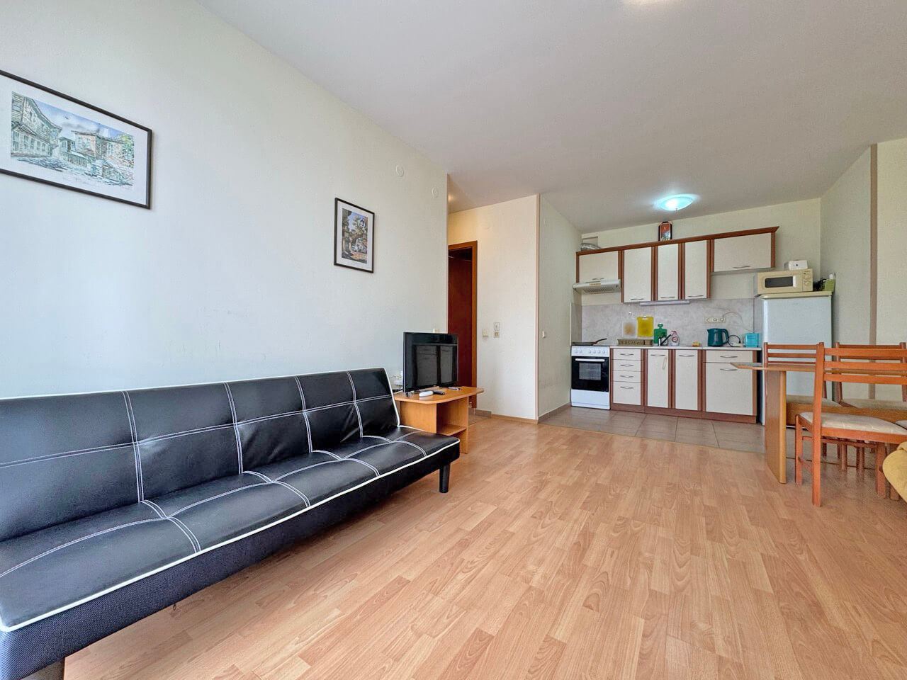 Просторен двустаен апартамент с гледка към басейна в Слънчев бряг