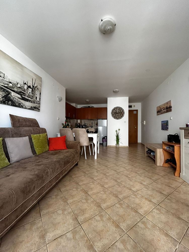 Просторен и стилно обзаведен двустаен апартамент в сърцето на Слънчев бряг – идеален за живеене или инвестиция