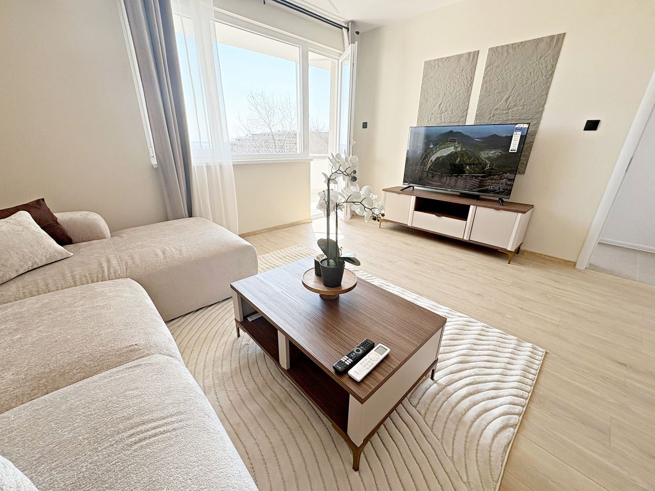 Две независими жилищни пространства с морска гледка в центъра на Свети Влас – дизайнерски интериор и собствено паркомясто