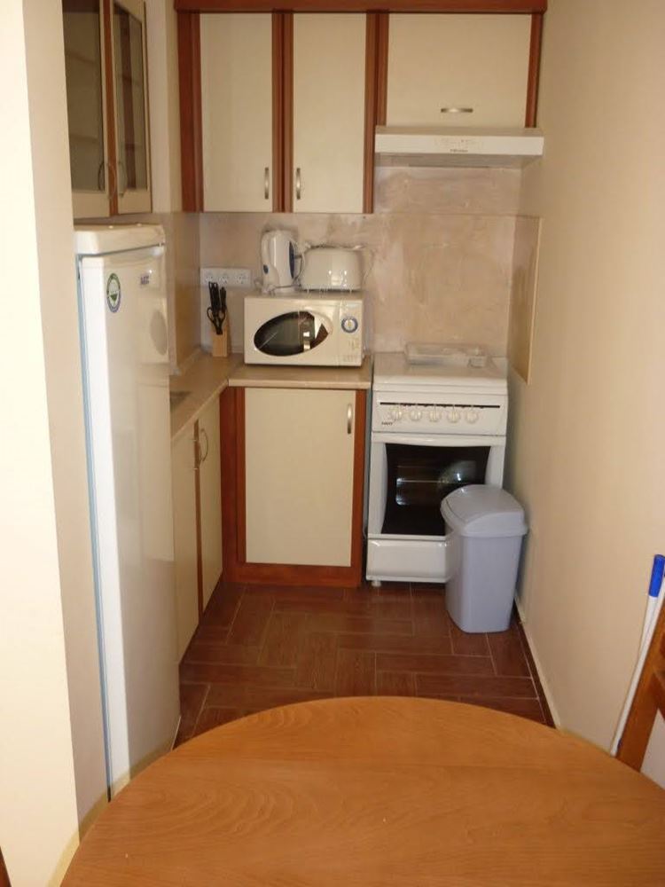 Обзаведен двустаен апартамент на първа линия с морска гледка в Елените