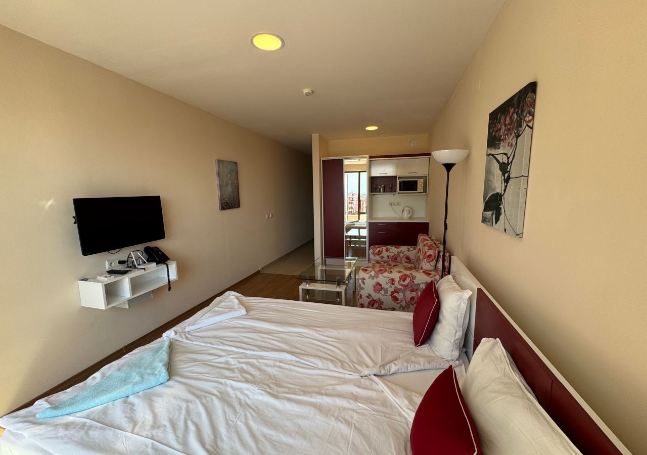 Студио на първа линия с гледка море в луксозен комплекс – напълно обзаведено и готово за ползване