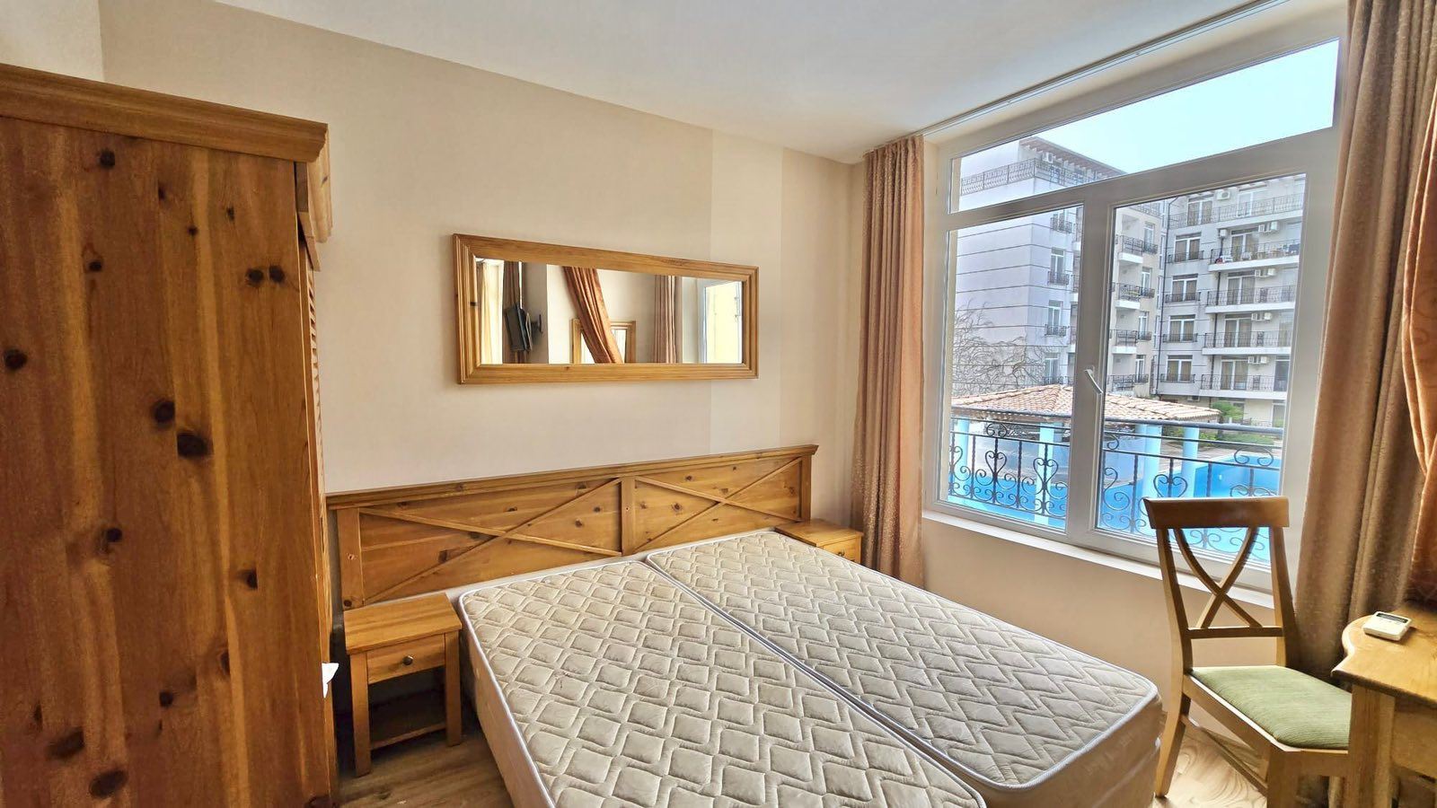 Уют, стил и комфорт на морето – тристаен апартамент в сърцето на Слънчев бряг