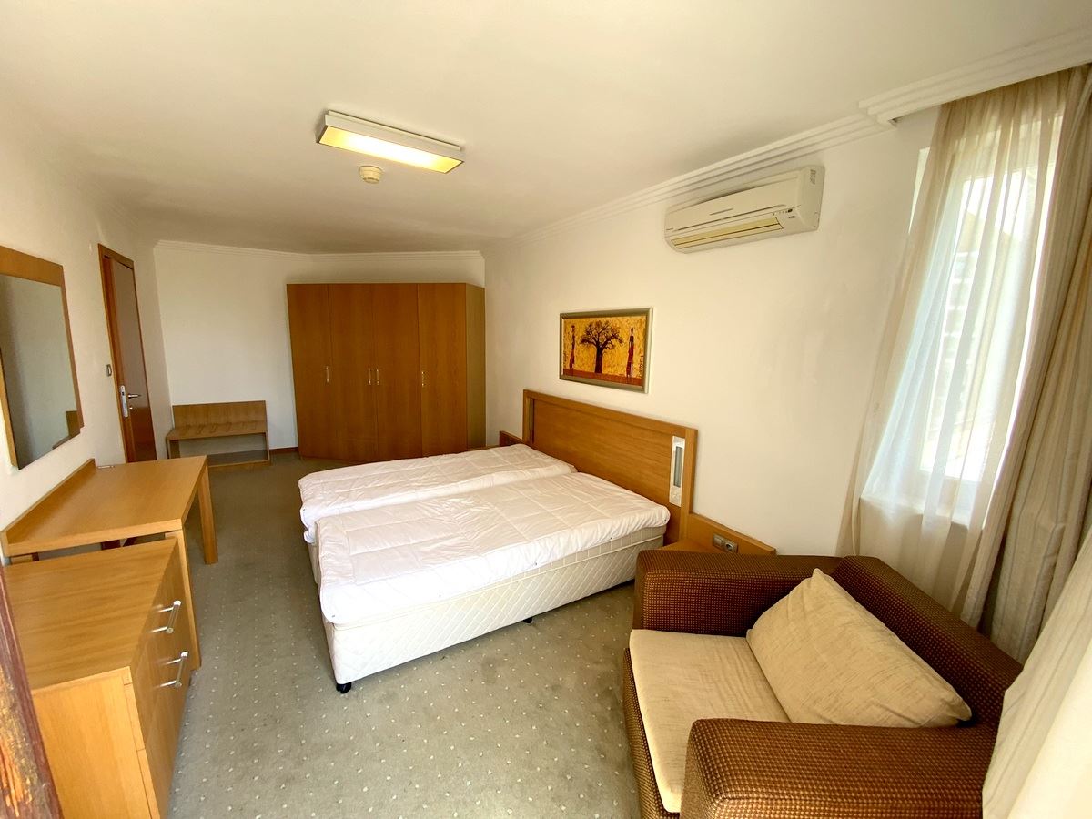 Просторен двустаен апартамент на първа линия в Равда – лукс, природа и впечатляваща гледка към басейна