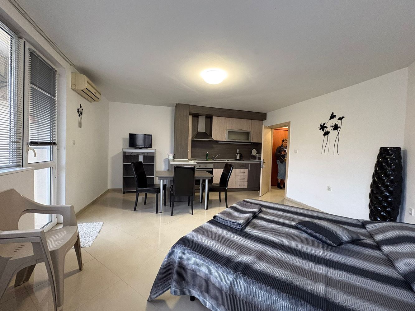 Просторно обзаведено студио в Поморие – източно изложение и отлична локация на 400 м от морето