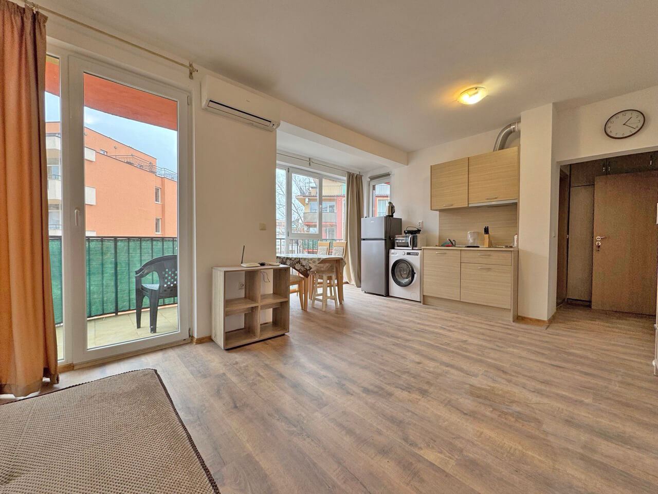 Двустаен апартамент с гледка към басейна в престижен комплекс на Слънчев Бряг