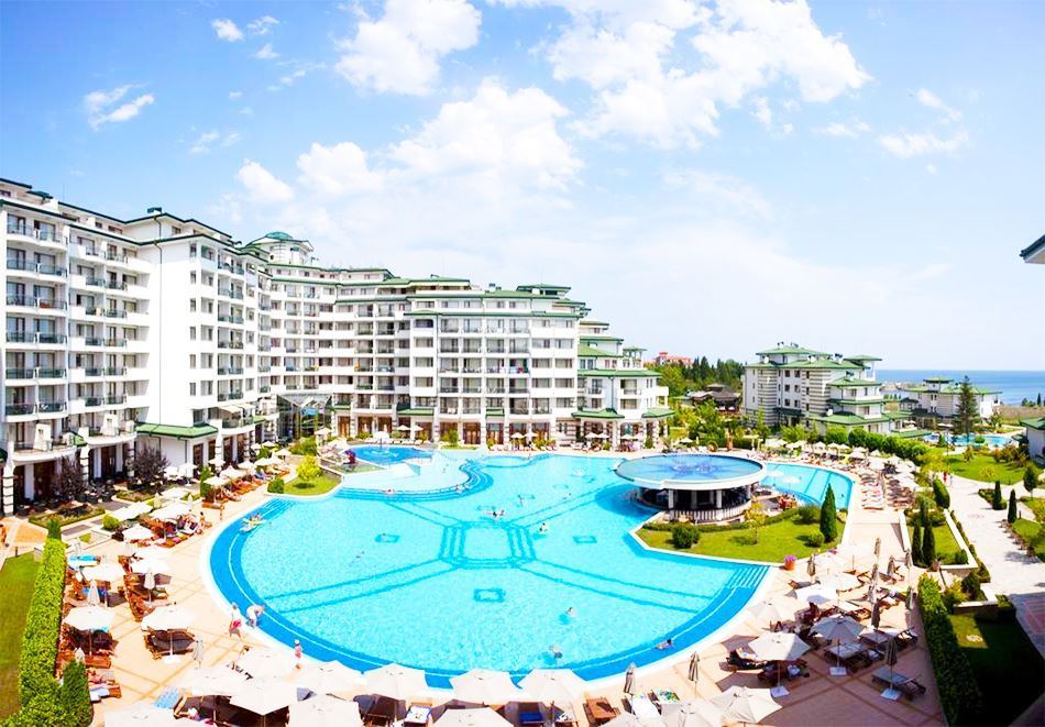 Луксозно студио на първа линия в Равда – стил, комфорт и директен достъп до плажа