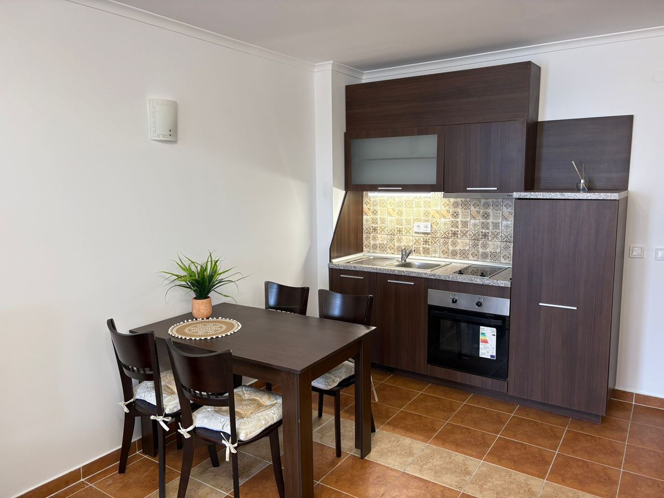 Панорамен двустаен апартамент на първа линия в Поморие с директна морска гледка