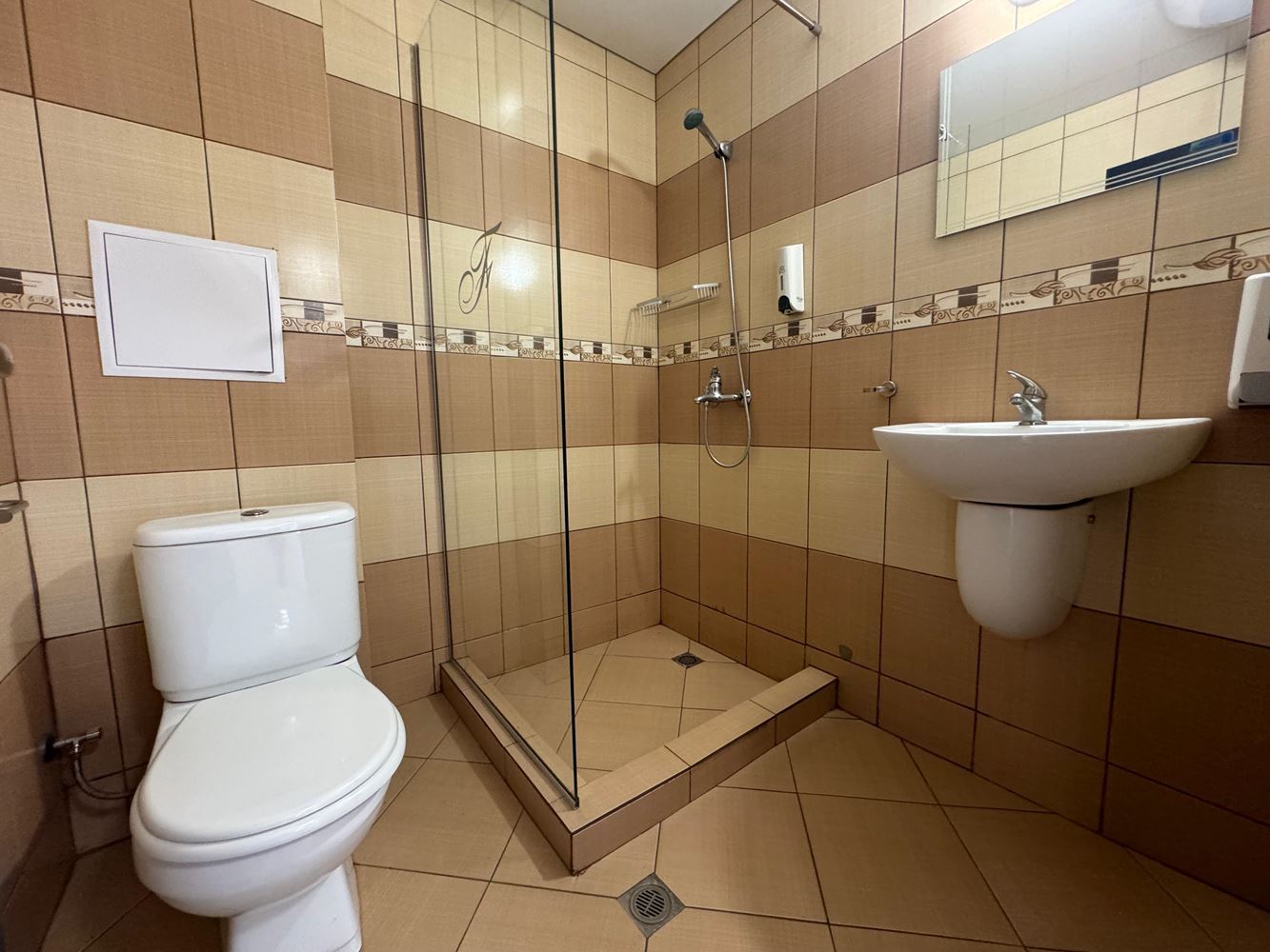 Двустаен апартамент с гледка към басейна в покрайнините на Слънчев бряг – спокойствие, природа и целогодишен комфорт