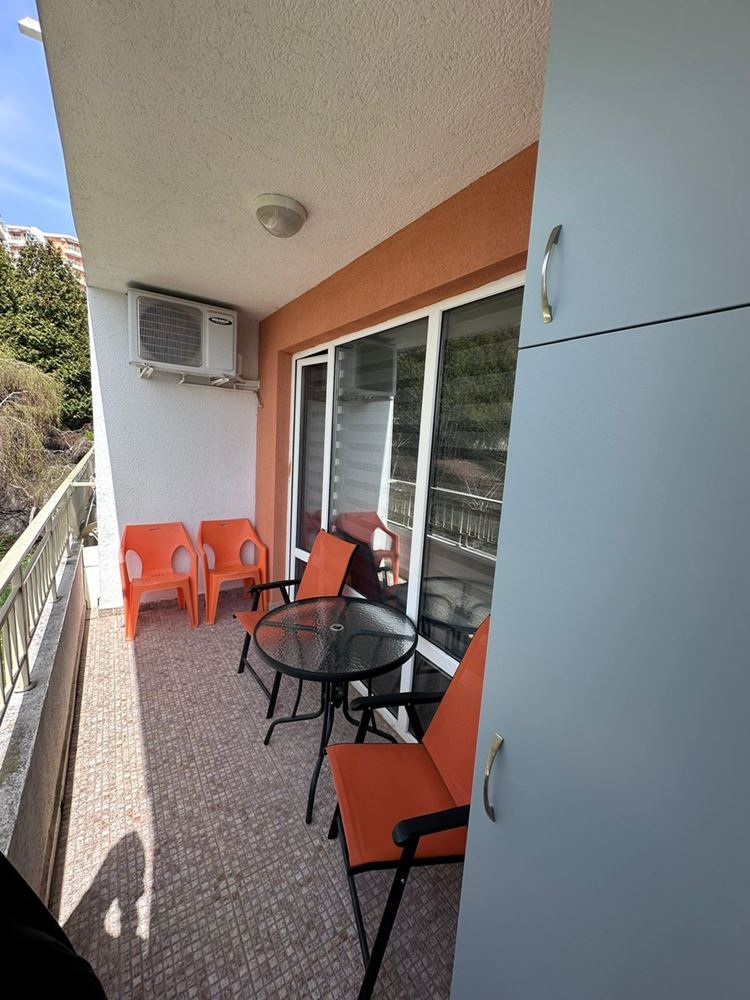 Двустаен апартамент с частична морска гледка в Св. Влас – обзаведен, след ремонт, в луксозен затворен комплекс