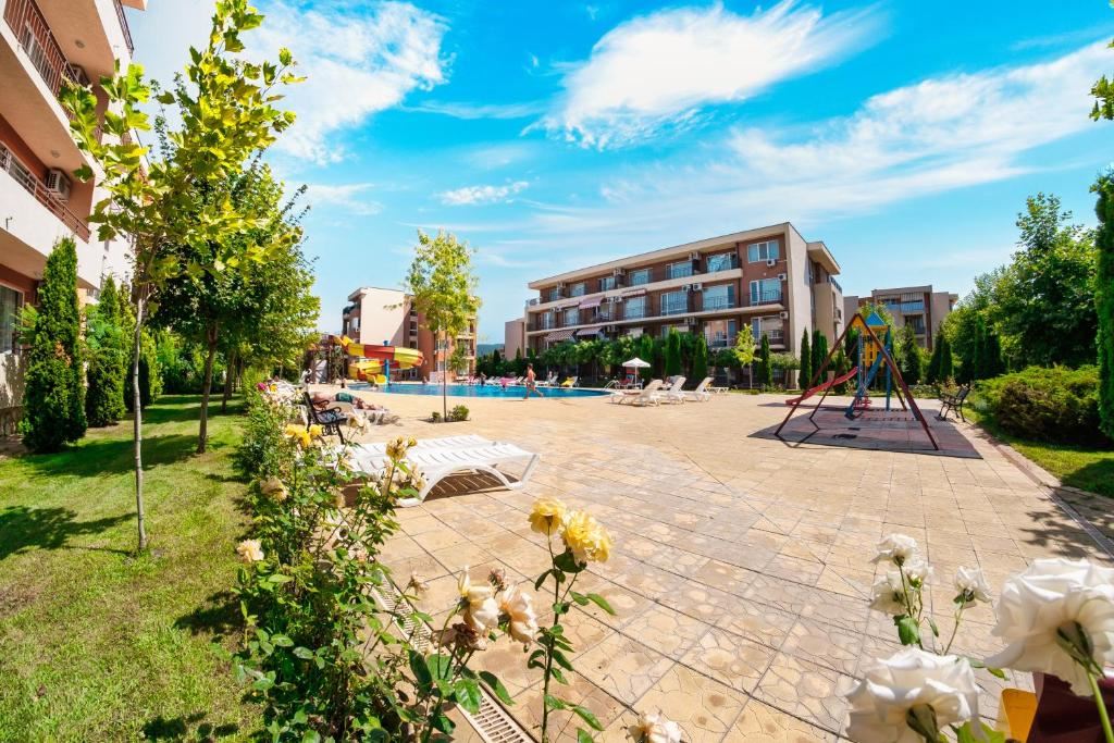 Практично и уютно студио на Слънчев бряг – уют и спокойствие с гледка към басейна