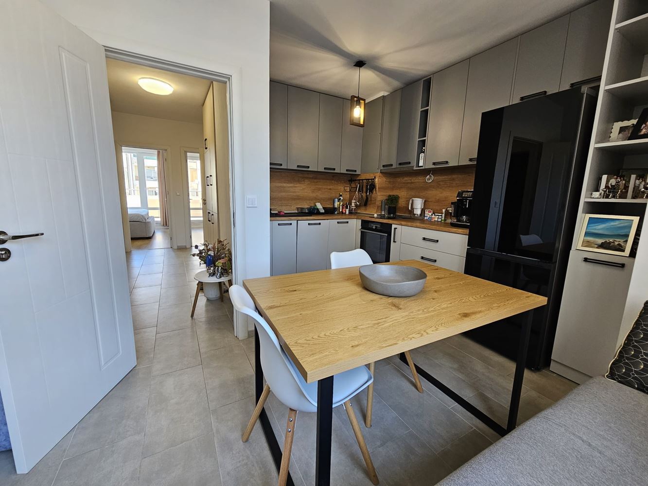 Просторен и светъл тристаен апартамент с две големи тераси в Меден Рудник – идеален за семейство или инвестиция