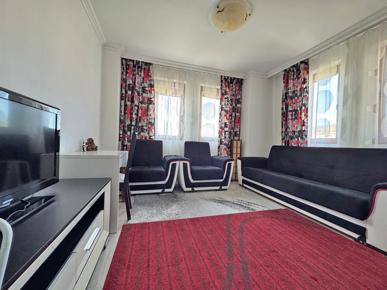 Просторен тристаен апартамент в бутиков комплекс на метри от морето в Свети Влас