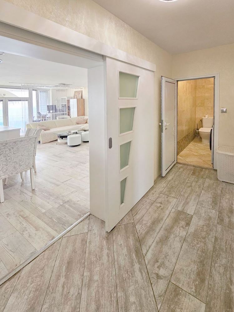 Луксозен тристаен апартамент с морска гледка на първа линия в Равда – 114 м², две тераси и пълен комфорт