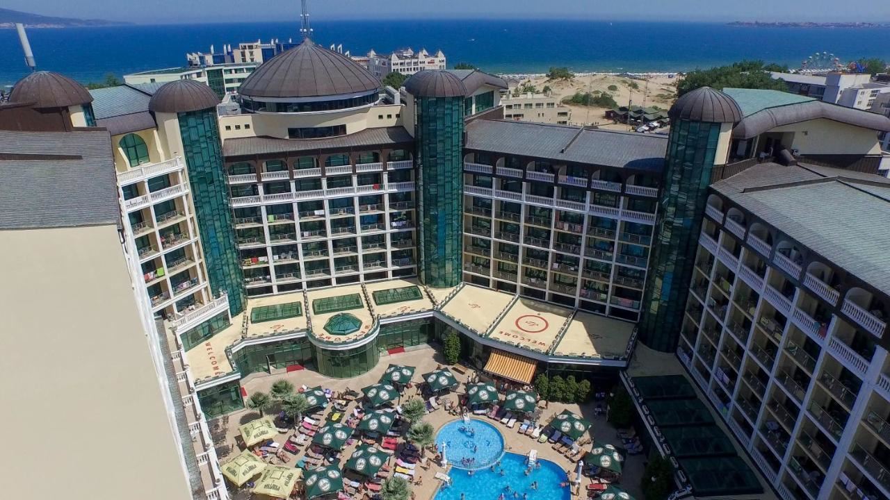 Луксозен тристаен апартамент с морска гледка на 100 метра от плажа в Слънчев бряг