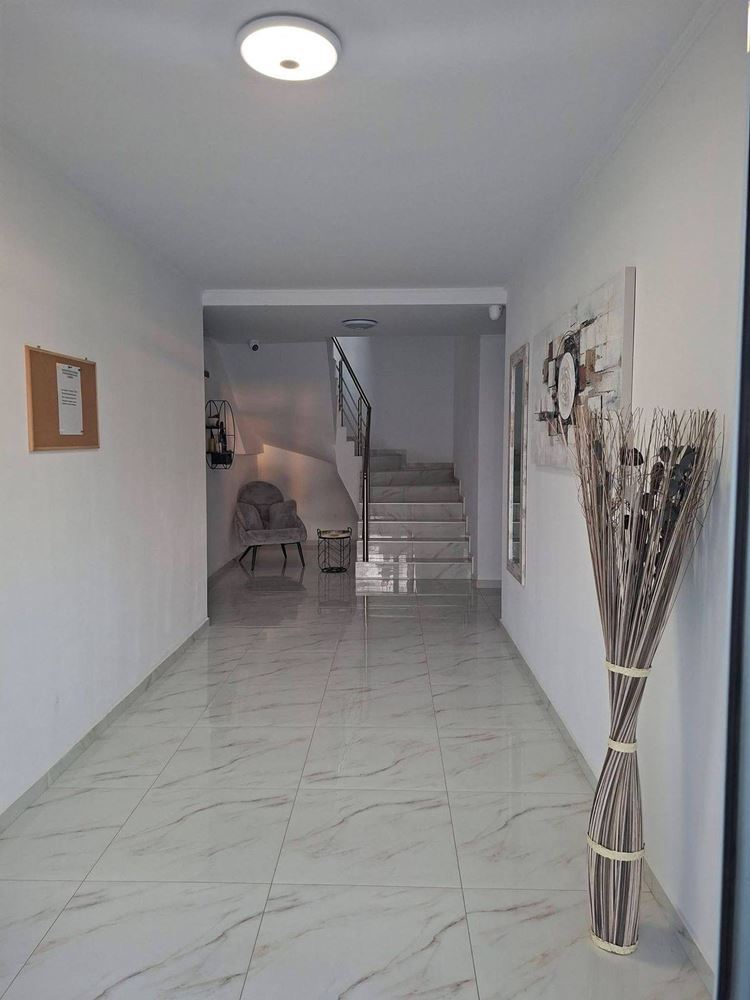 Стилен двустаен апартамент с ниска такса поддръжка в Слънчев бряг – комфорт, сигурност и отлична инвестиция на морето