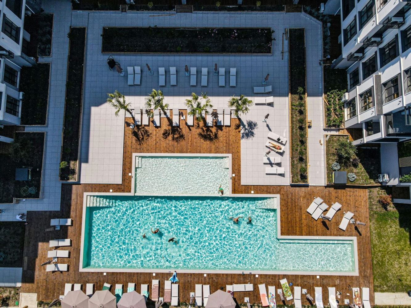 Просторен луксозен апартамент с три спални и подземно паркомясто в Слънчев бряг