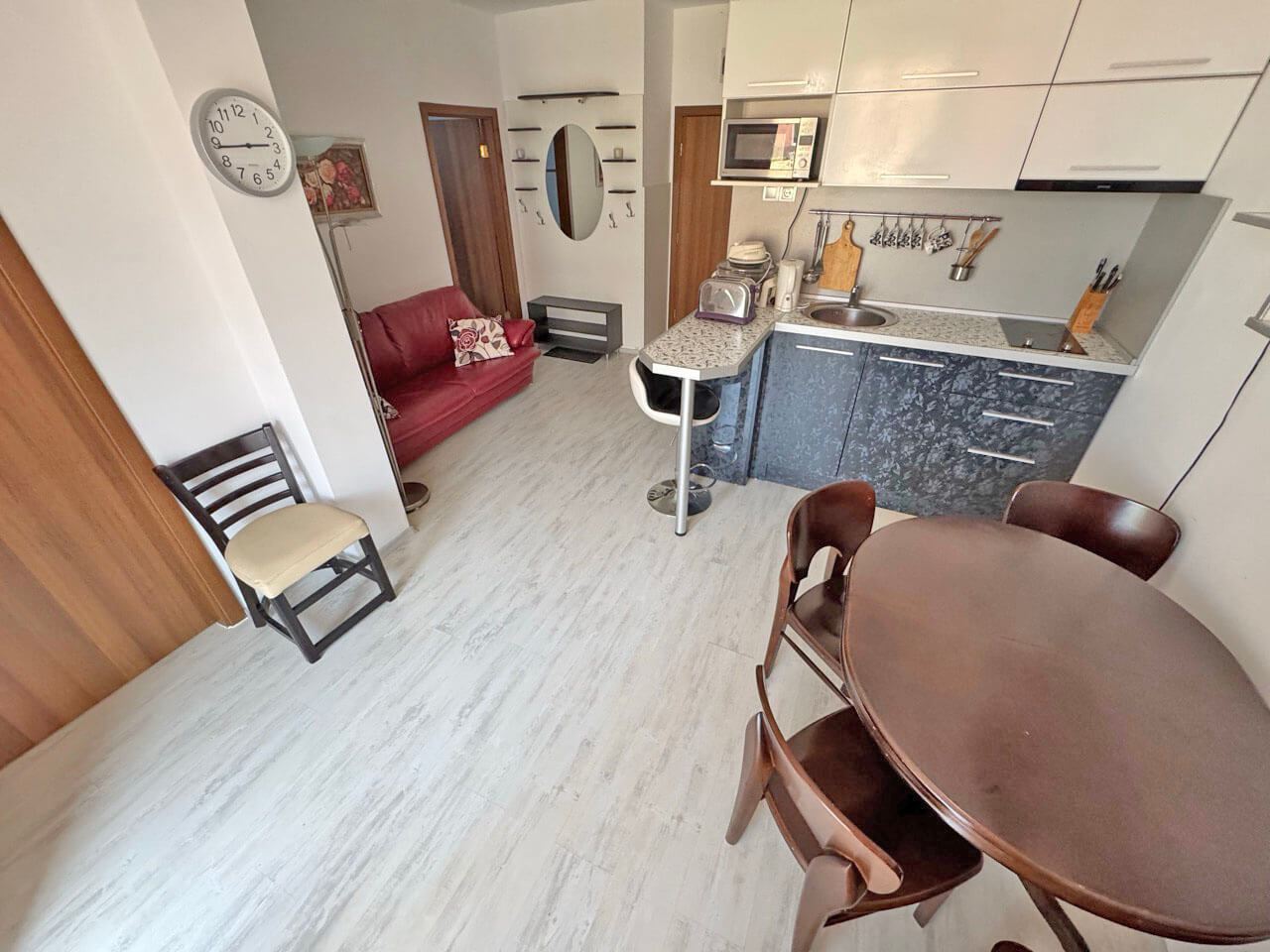 Тристаен апартамент в комплекс с добре организирана среда и уютна атмосфера