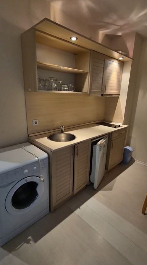 Просторен тристаен апартамент в Слънчев бряг – напълно обзаведен, отлична локация и готов за доходоносна инвестиция