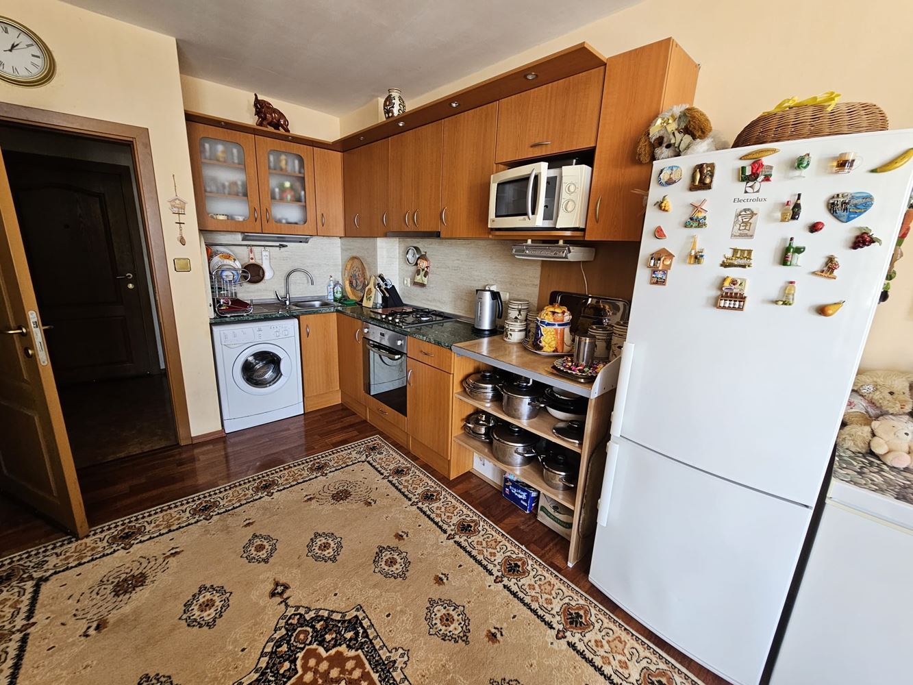 Двустаен апартамент с морска панорама в Свети Влас – престиж, комфорт и локация на 100 м от плажа. С паркомясто в комплекса