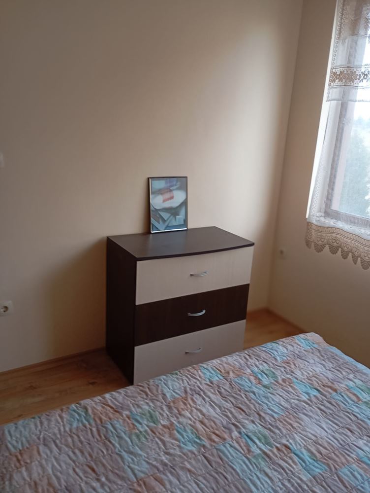 Напълно обзаведен двустаен апартамент на 200 м от плажа в Равда – тишина, зеленина и комфорт в малък комплекс