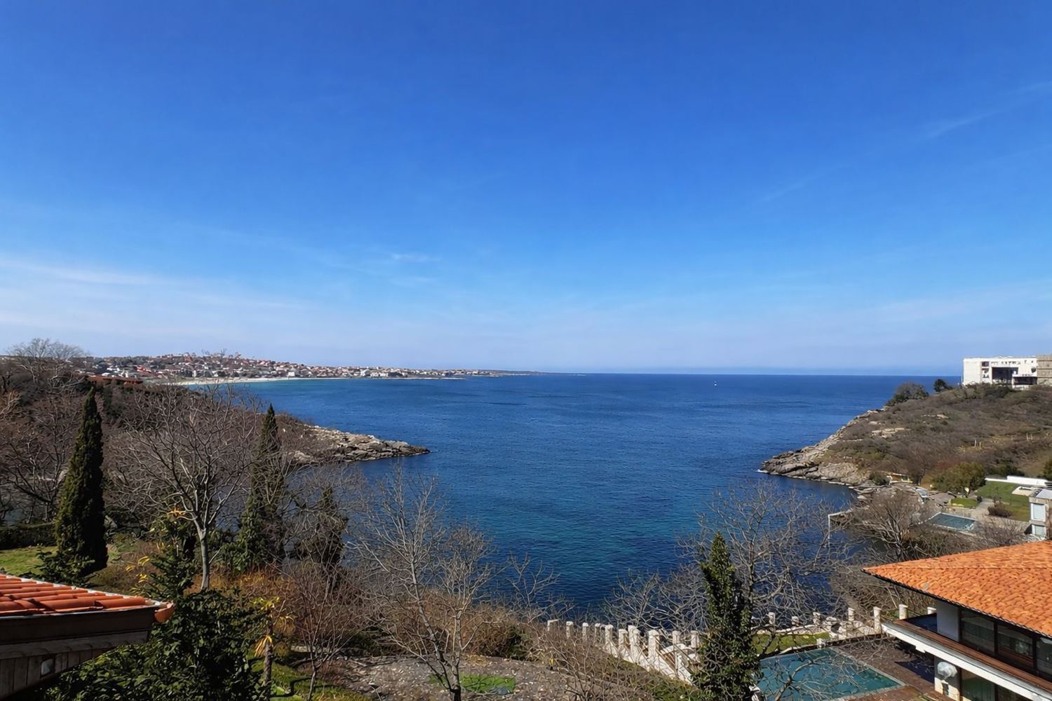 Мезонет на първа линия море в Созопол с панорамни гледки и бутикова локация