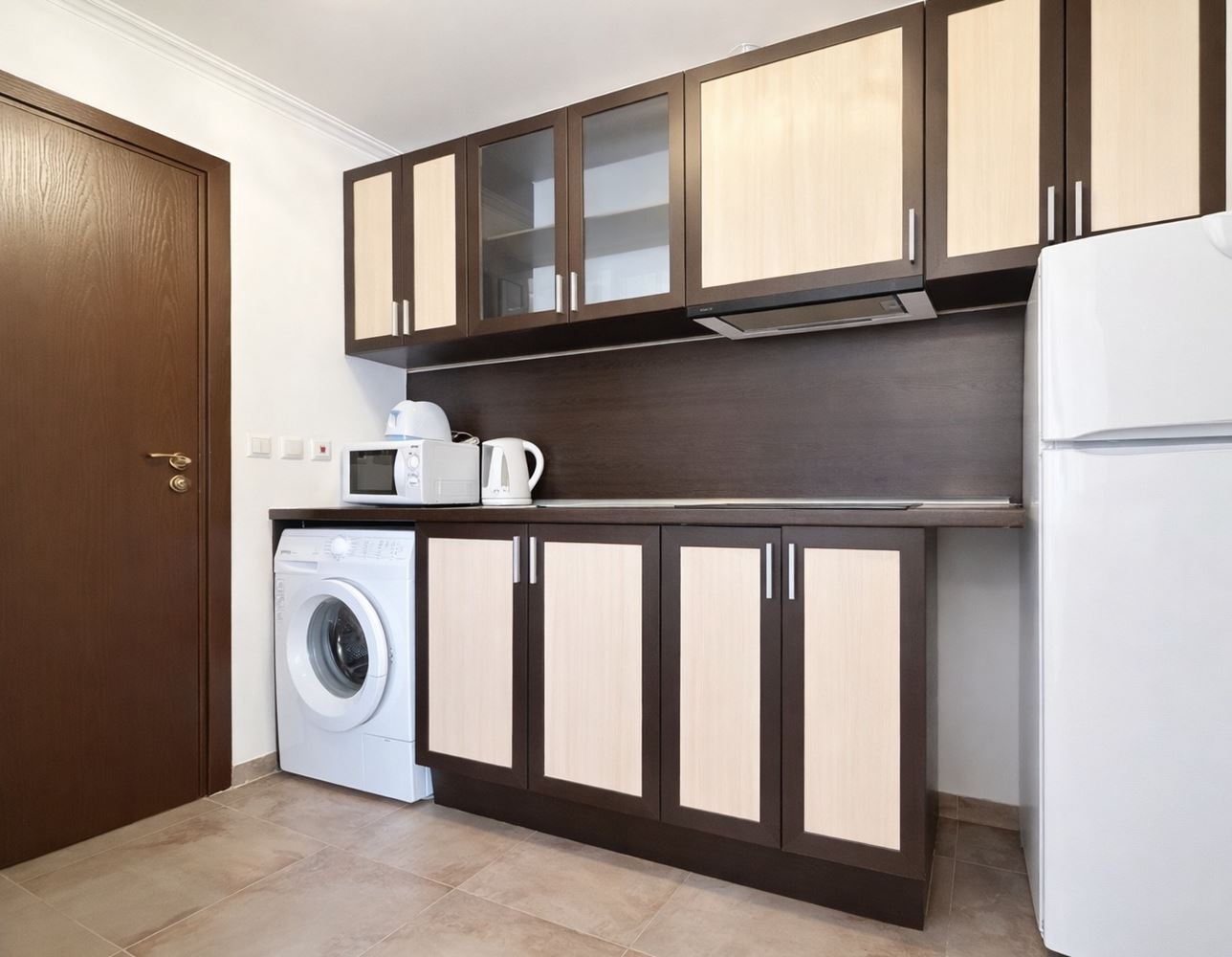 Комфортен двустаен апартамент с директен излаз към басейна – идеален за живеене и инвестиция