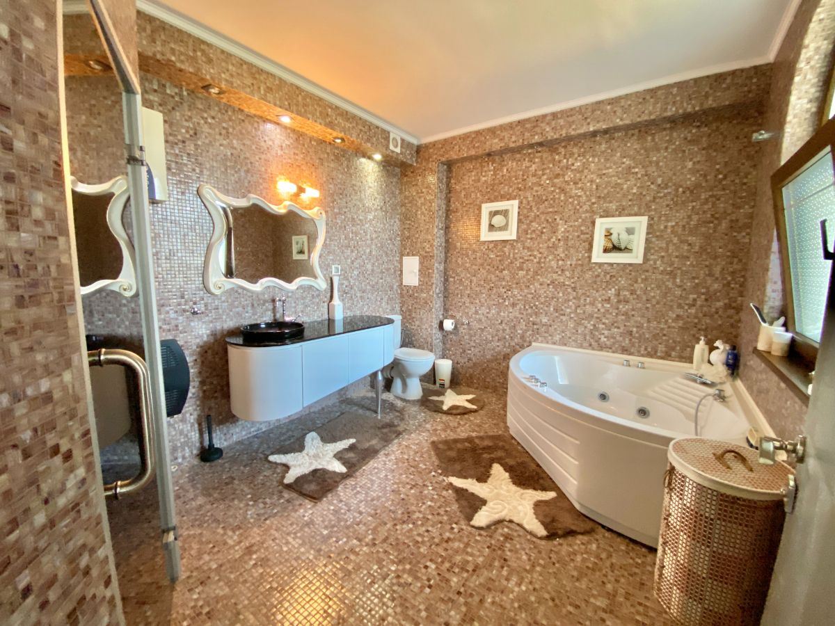 Уникален апартамент на две нива в комплекс от премиум клас в град Несебър