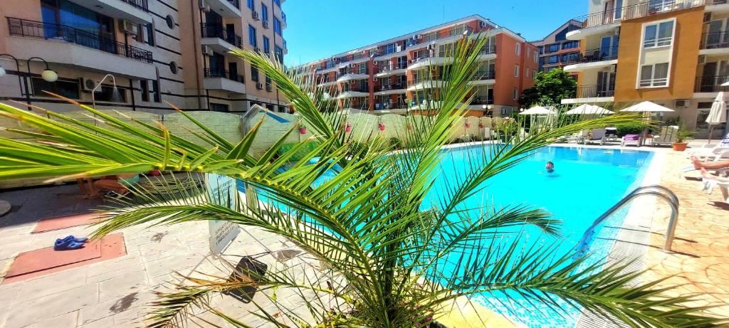 Просторен тристаен апартамент в Слънчев бряг – напълно обзаведен, отлична локация и готов за доходоносна инвестиция