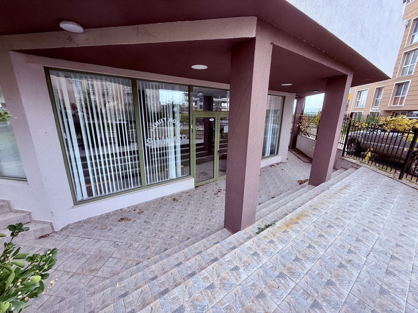 Просторен двустаен апартамент в тиха и привлекателна локация в Равда