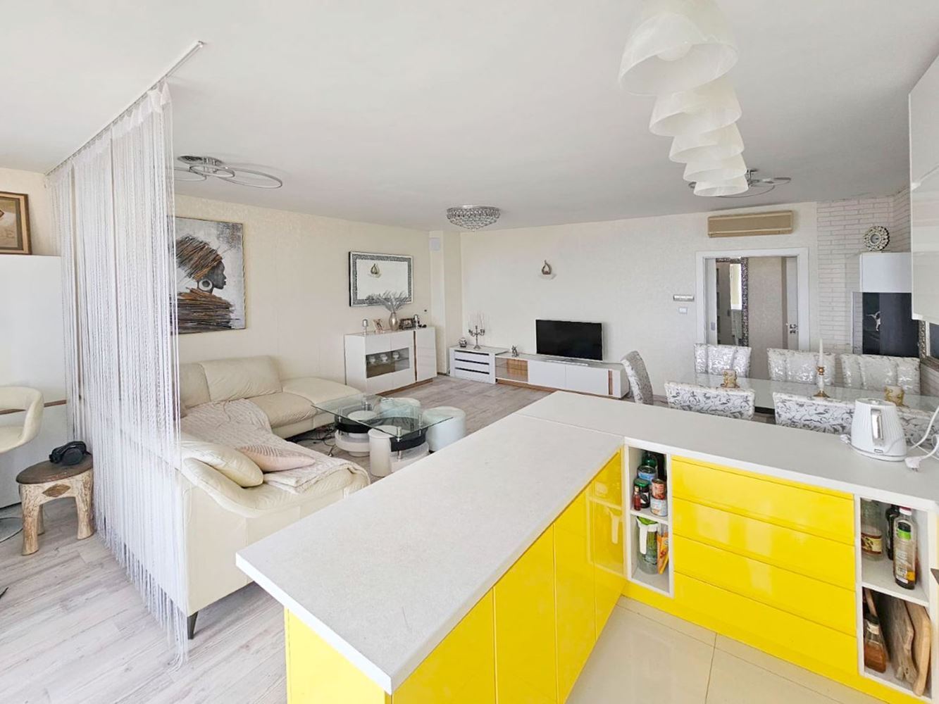 Луксозен тристаен апартамент с морска гледка на първа линия в Равда – 114 м², две тераси и пълен комфорт