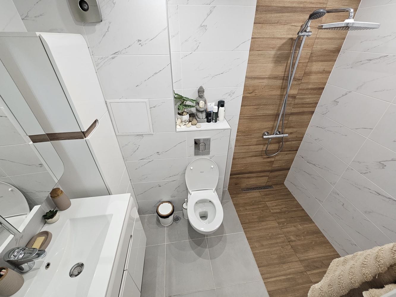 Просторен и светъл тристаен апартамент с две големи тераси в Меден Рудник – идеален за семейство или инвестиция