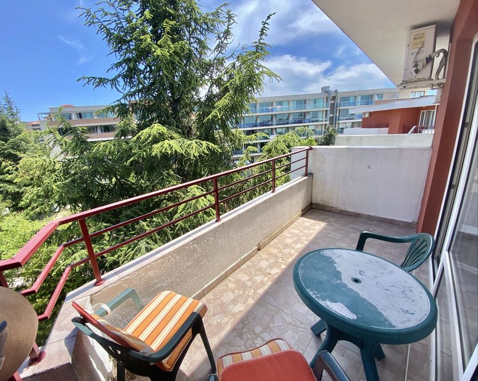 Студио на първа линия в комплекс в Елените – море, планина и ваканционен комфорт в едно