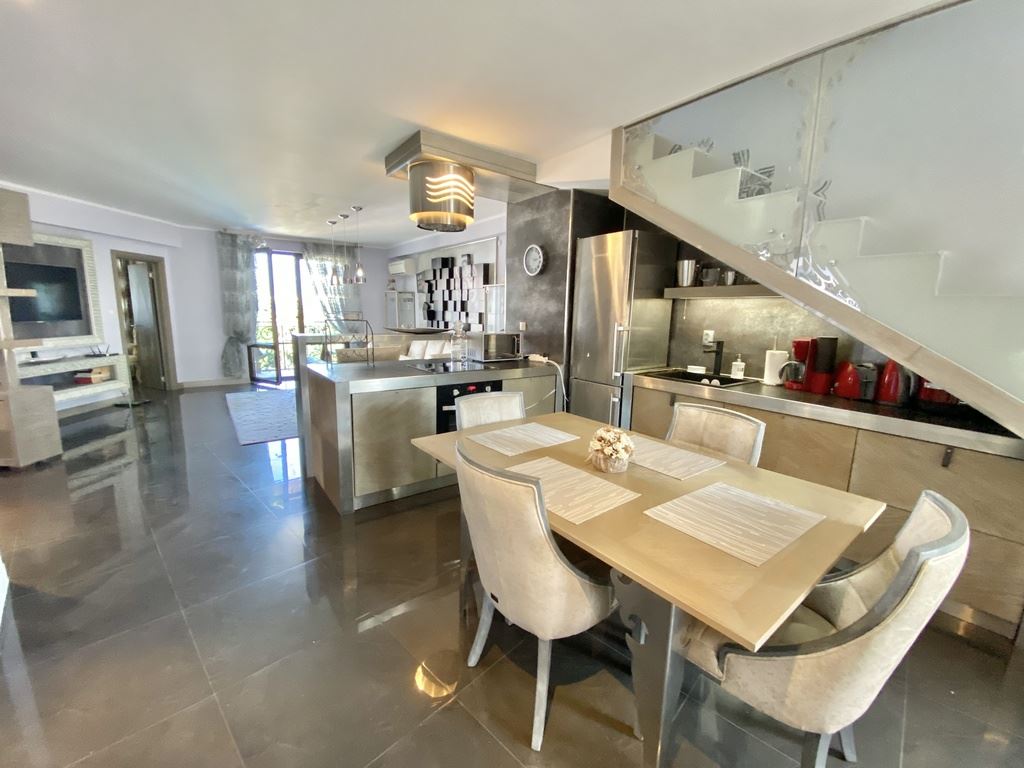 Уникален апартамент на две нива в комплекс от премиум клас в град Несебър