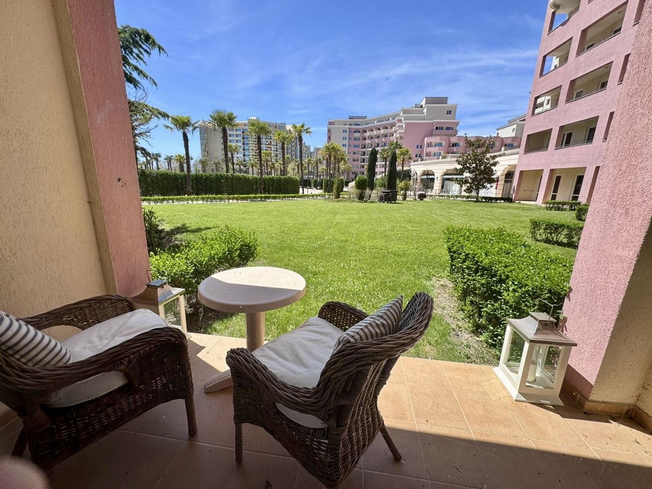 Луксозен двустаен апартамент в престижен комплекс на първа линия - комфорт, стил и безкрайни удобства