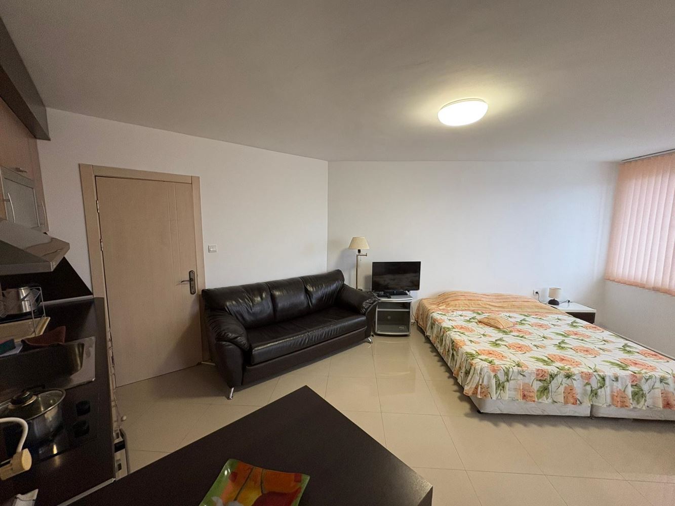 Обзаведено студио в Поморие – отлична локация, на 400 м от морето и центъра