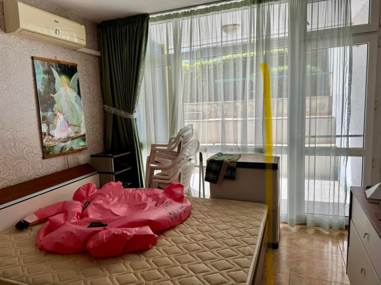 Просторен двустаен апартамент с допълнителна спална зона в Слънчев бряг – на 200 м от плажа