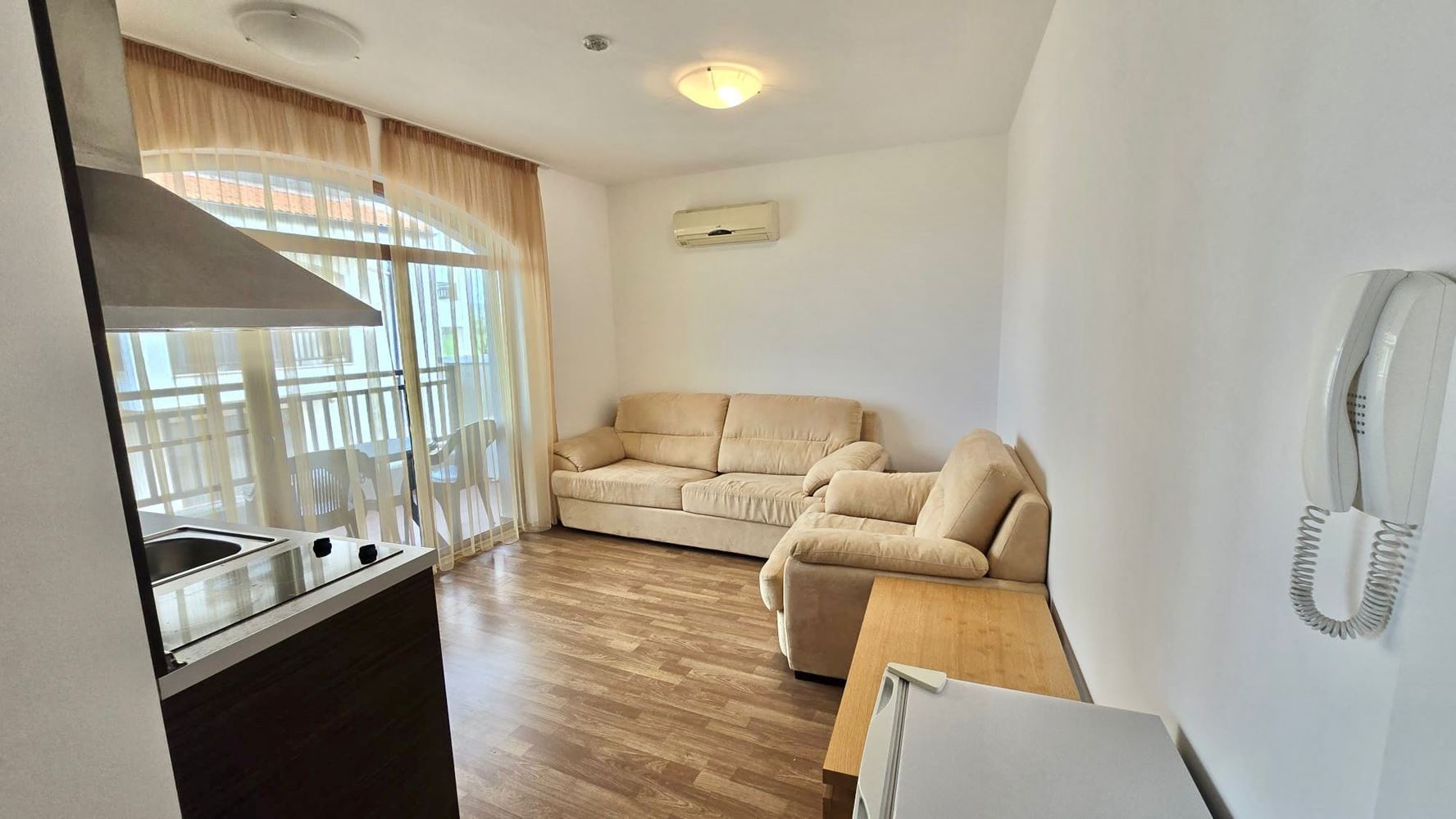 Привлекателен двустаен апартамент с гледка към басейна в Ахелой