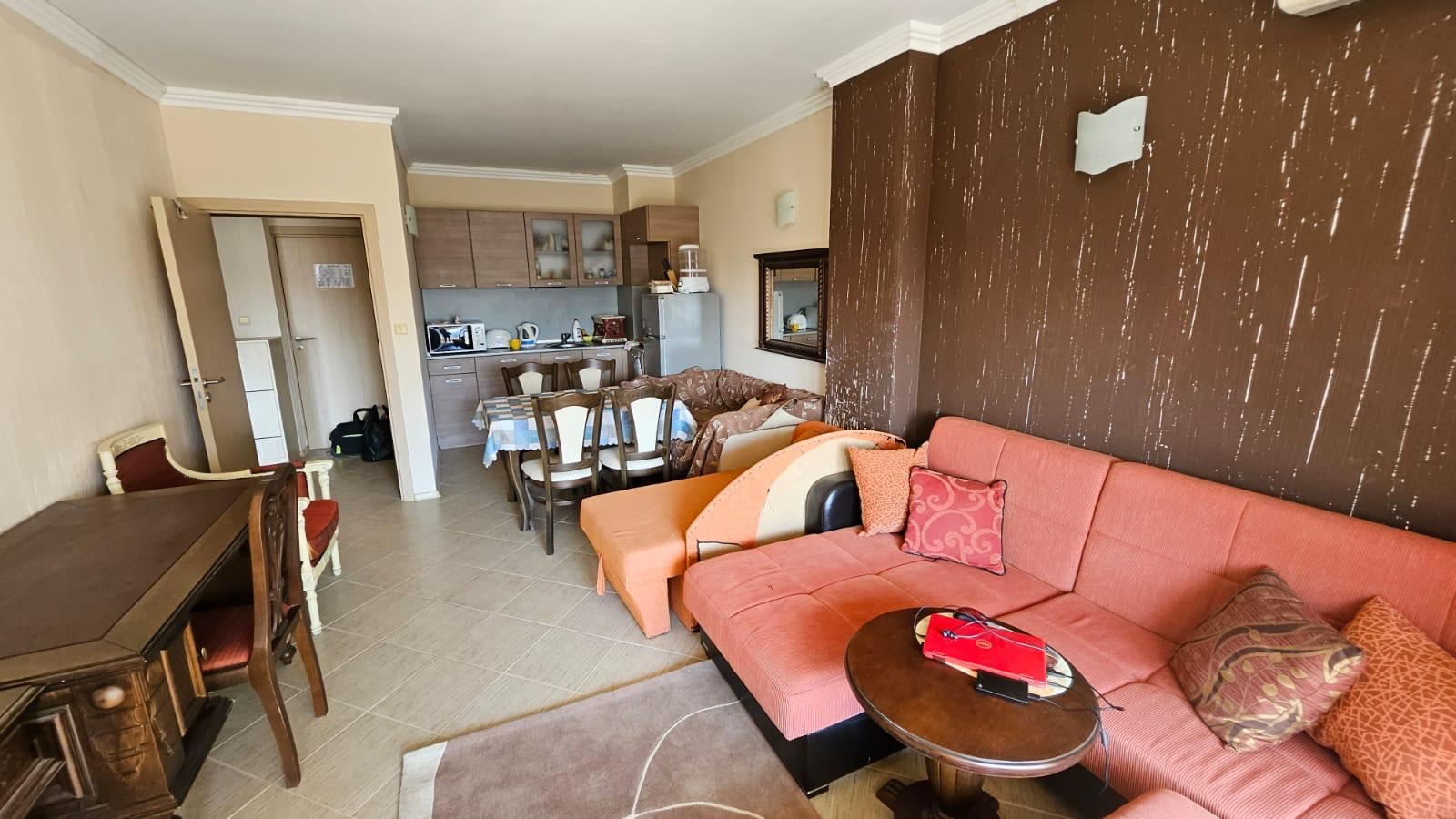 Просторен двустаен апартамент на първа линия море в Царево с пълно обзавеждане