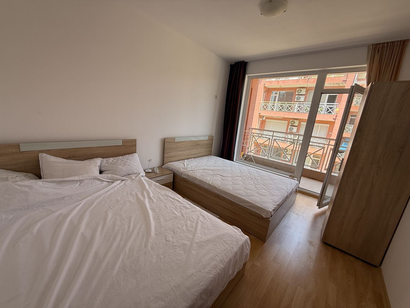 Обзаведен двустаен апартамент с гледка към басейна в района на Слънчев бряг