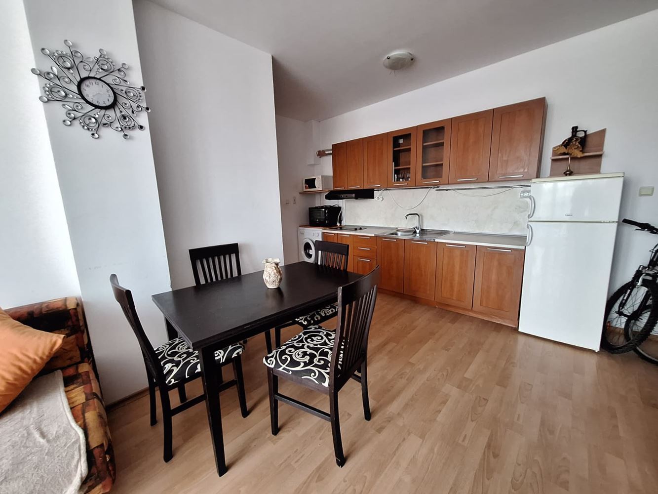 Просторен двустаен апартамент в луксозен комплекс с басейни и спортни удобства