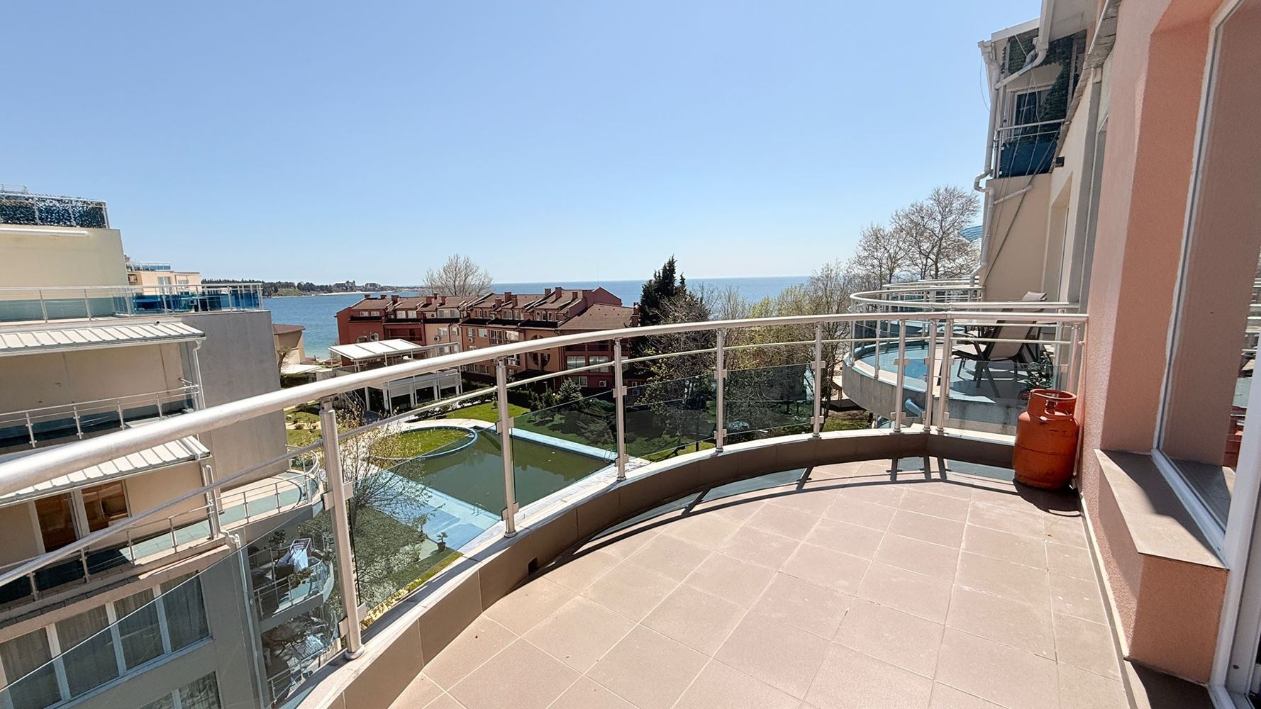 Луксозен четиристаен апартамент на първа линия в Равда – простор, престиж и впечатляваща морска панорама