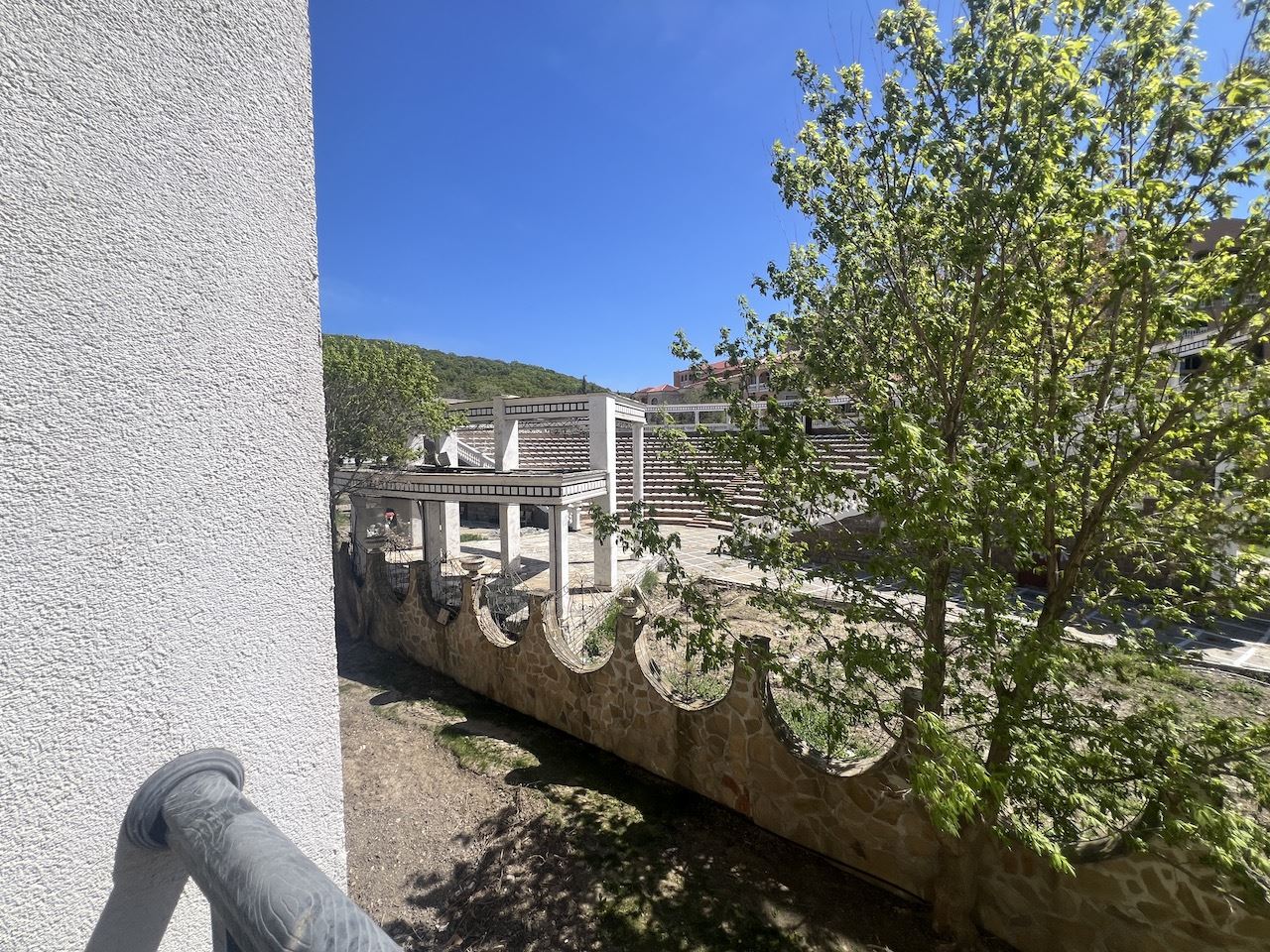 Уютно студио в сърцето на Елените – само на минути от плажа, в затворен комплекс с басейн и отлични удобства