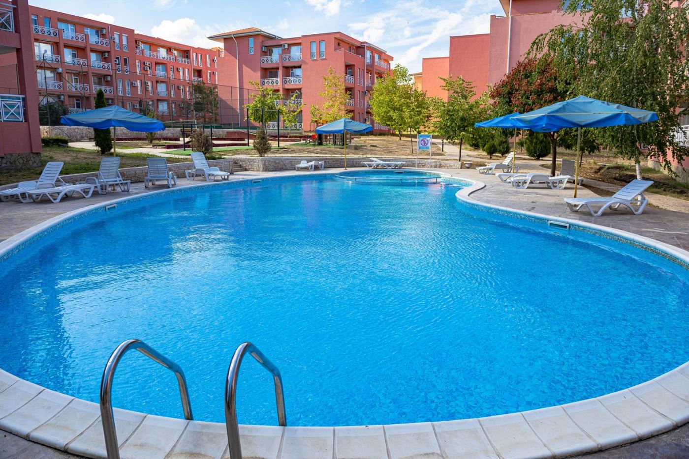 Ексклузивно обзаведено студио в затворен комплекс с богата инфраструктура и спокойна атмосфера