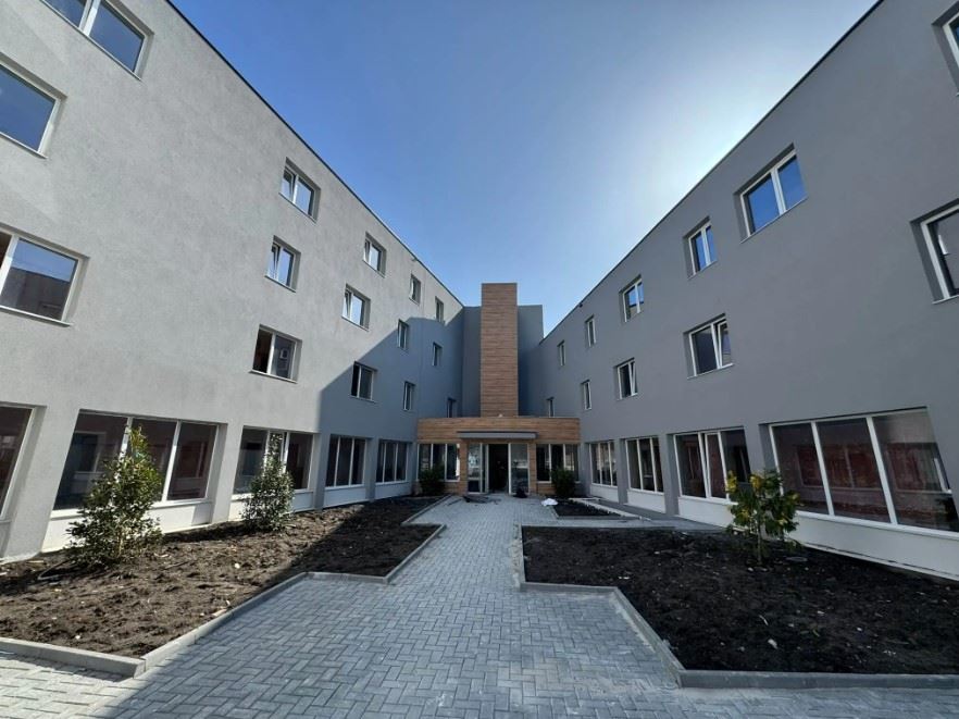 Просторно студио с морска панорама в Свети Влас – готово за завършване по ваш вкус